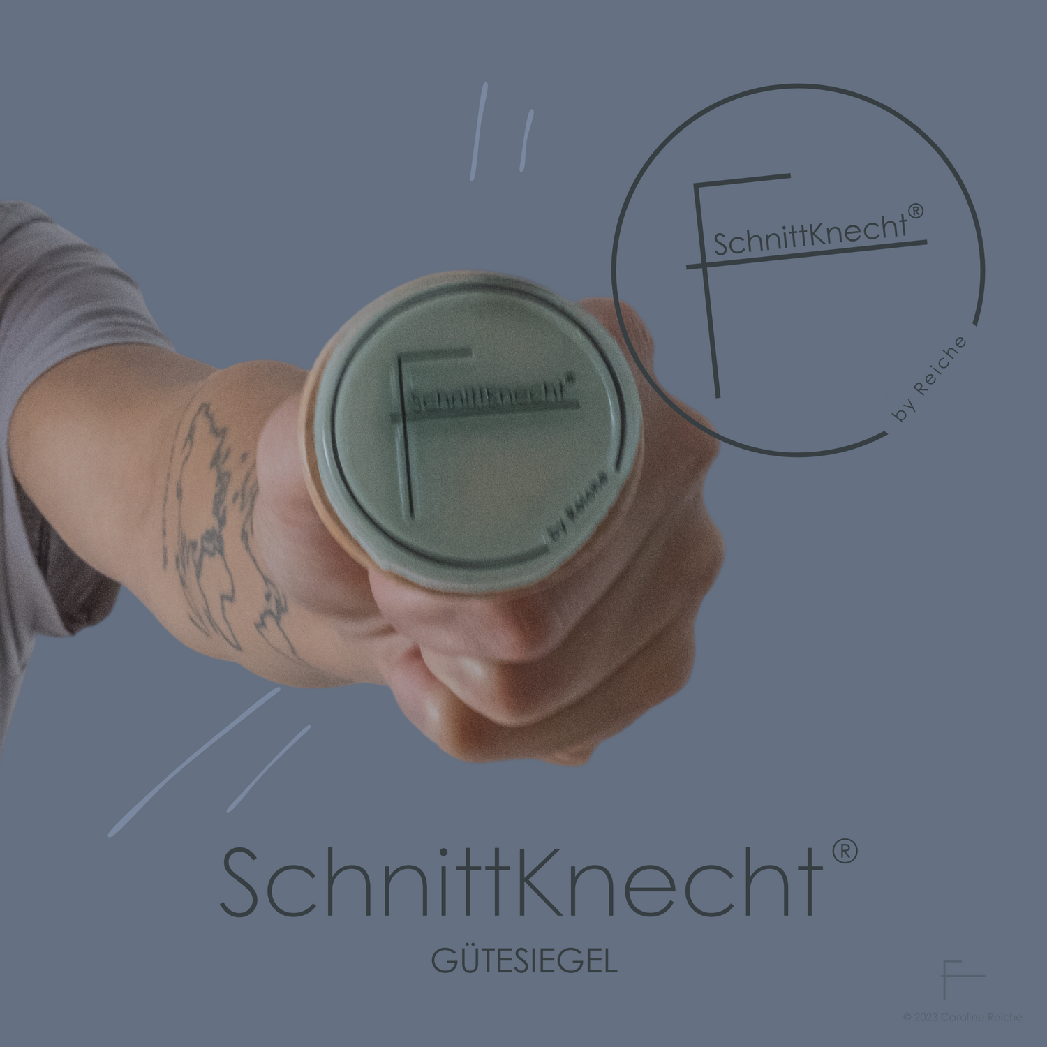 Stempeldruck-Gütesiegel mit SchnittKnecht® Logo und dem Vermerk ‚by Reiche‘.