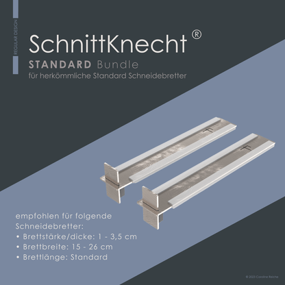 Das Bild zeigt die rutschfeste Schneidebrettunterlage SchnittKnecht® Standard Bundle mit den dazugehörigen Antirutsch-Silikonprofilen. Geeignet für Standard-Schneidebretter. Richtwertangaben hinterlegt.
