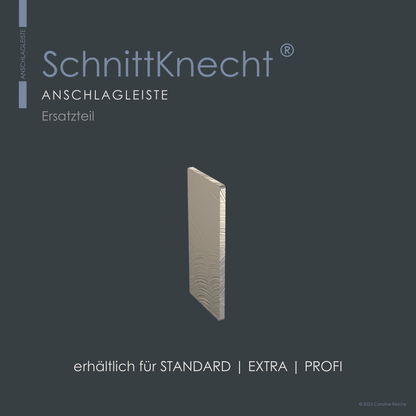 Auf dem Bild ist die Anschlagleiste der rutschfesten Schneidebrettunterlage von SchnittKnecht® zu sehen. Das Ersatzteil ist für alle Bundles – Standard, Extra und Profi – erhältlich.