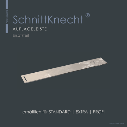 Auf dem Bild ist die Auflageleiste der rutschfesten Schneidebrettunterlage von SchnittKnecht® zu sehen. Das Ersatzteil ist für alle Bundles – Standard, Extra und Profi – erhältlich.