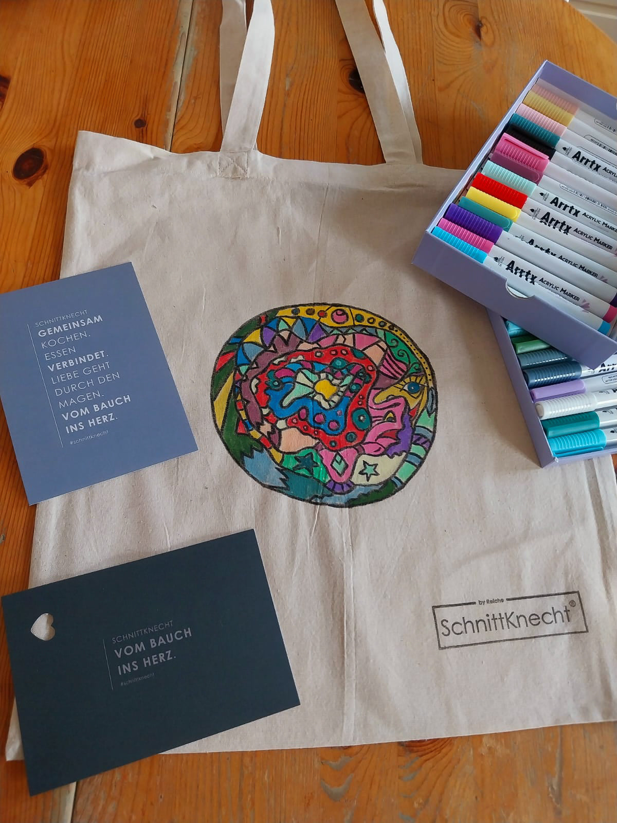Handbemalte Baumwolltasche im DIY Stil – kreative Gestaltung mit Farben und individuellem Design