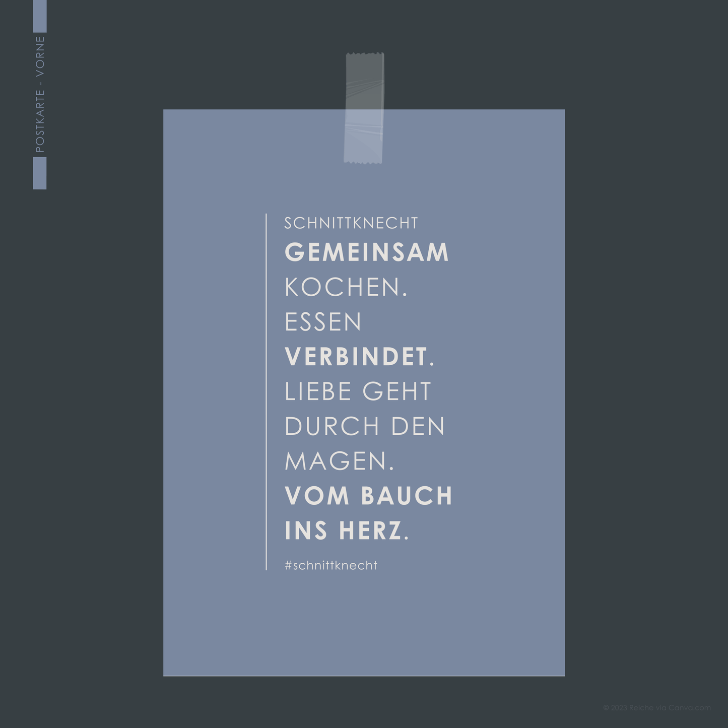 Auf dem Bild ist eine Postkarte von SchnittKnecht® zu sehen. Die Vorderseite zeigt die Aufschrift ‚SchnittKnecht – Gemeinsam kochen. Essen verbindet. Liebe geht durch den Magen. Vom Bauch ins Herz. #schnittknecht‘.