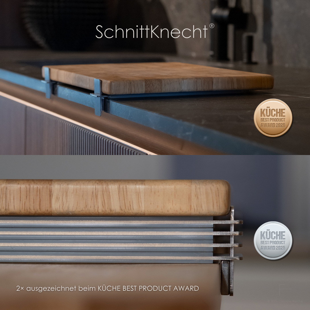 SchnittKnecht® rutschfestes, modulares Schneidplatz-System für sichere und ergonomische Schneidplätze in der Küche, ausgezeichnet mit dem KÜCHE BEST PRODUCT AWARD 2026: Silber für die Ergonomie-Module und Bronze für die modulare Schneidebrett-Unterlage in der Kategorie Küchenausstattung, Küchenaccessoires.