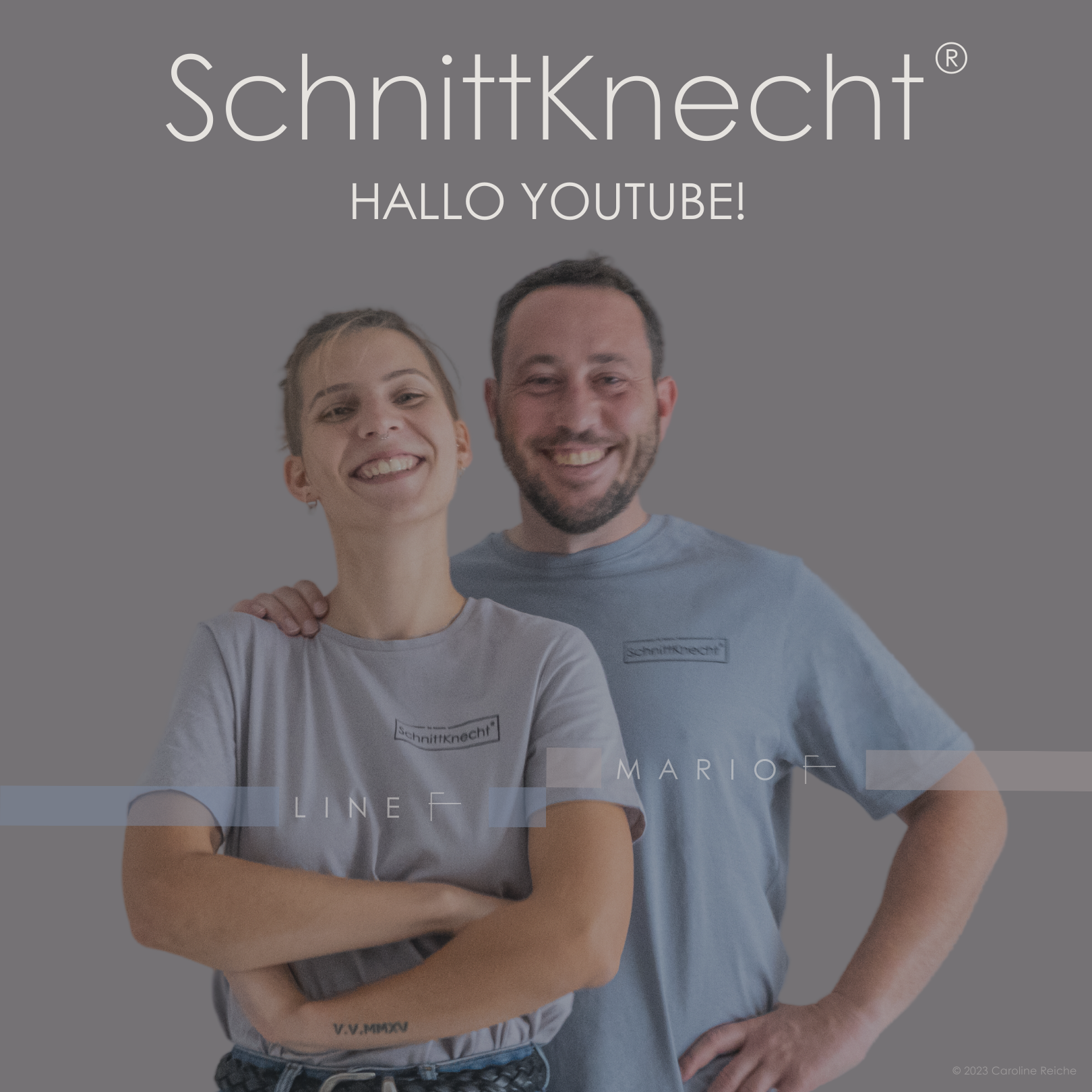 Gründerin und Geschäftsführerin Caroline Reiche mit Partner Mario schauen in die Kamera, Mario legt seine Hand auf Carolines Schulter – Schriftzug „SchnittKnecht® – Hallo Youtube!“